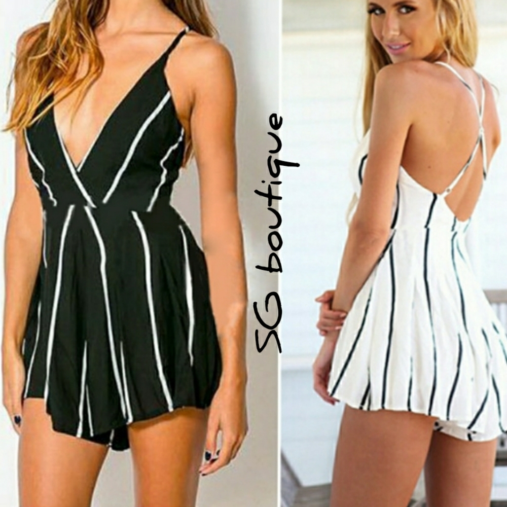 🆕 ⭐Navy striped shorts romper⭐